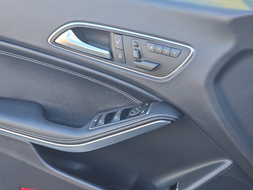 Used 2014 Mercedes-Benz CLA 250 image 29
