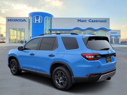 Certified 2025 Honda Pilot TrailSport image 3