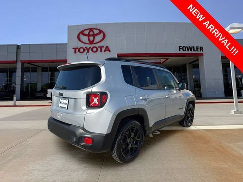 Used 2020 Jeep Renegade Altitude FWD image 5