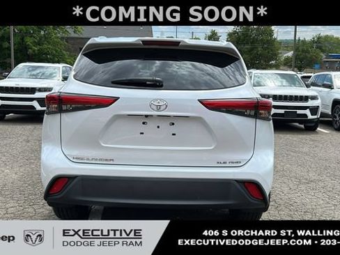 Used 2022 Toyota Highlander XLE AWD/4WD image 5