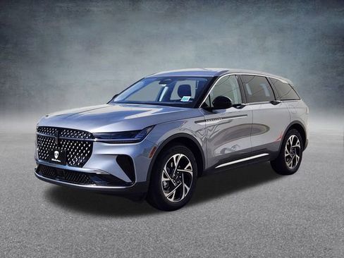 New 2025 Lincoln Nautilus Premier image 3