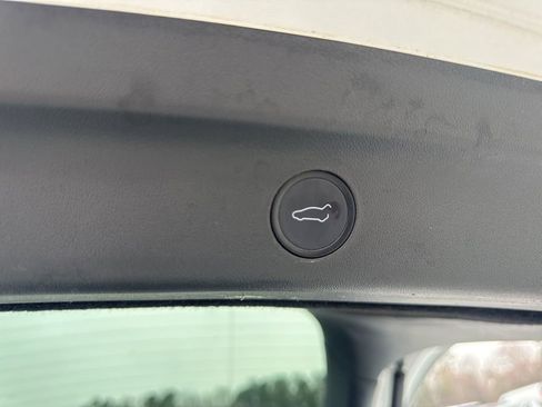 Used 2022 Tesla Model Y Performance image 32