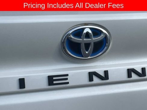 Used 2024 Toyota Sienna XLE w/ XLE Plus Package FWD image 5