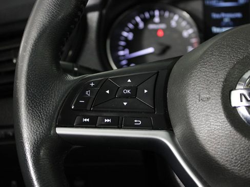 Used 2017 Nissan Rogue SV w/ SV Premium Package image 25