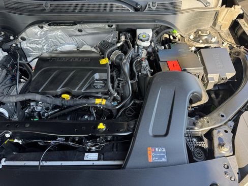 Used 2024 Chevrolet Trax RS w/ Sunroof Package FWD image 19