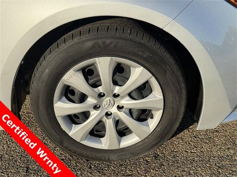 Used 2023 Toyota Corolla LE image 4