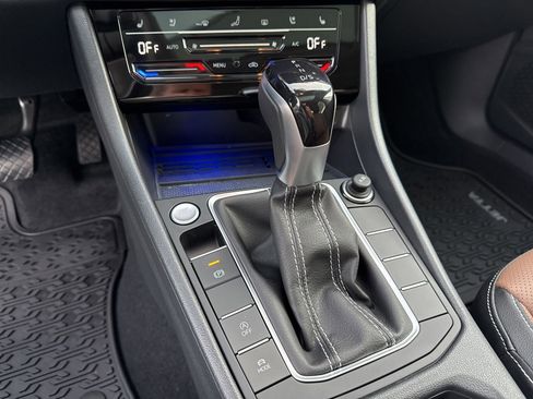 Used 2025 Volkswagen Jetta SEL image 23