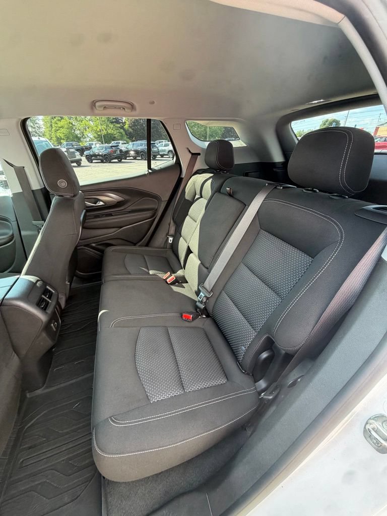 Used 2022 GMC Terrain SLE w/ Driver Convenience Package FWD image 11