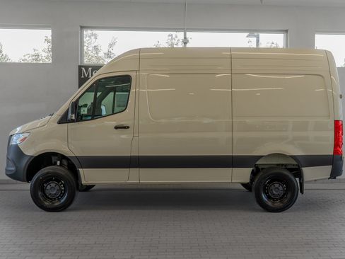 Used 2025 Mercedes-Benz Sprinter 2500 image 2