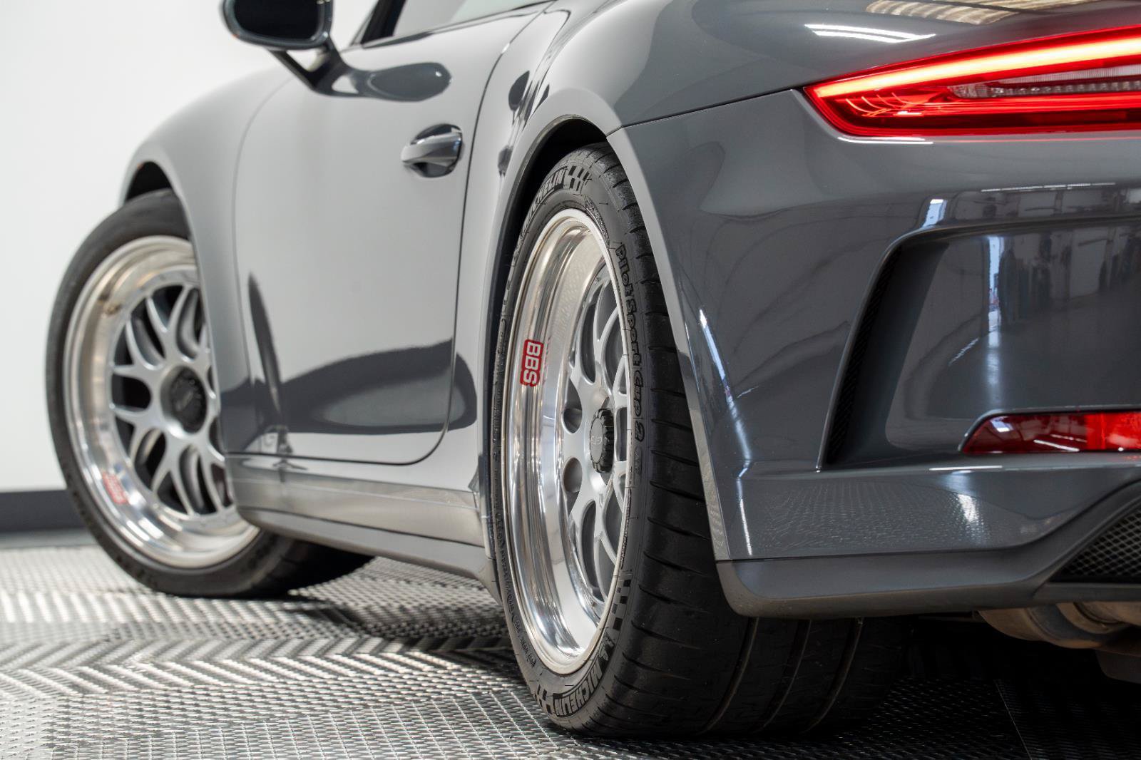 Used 2018 Porsche 911 GT3 RWD image 33