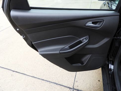 Used 2018 Ford Focus SE FWD image 22