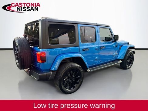Used 2022 Jeep Wrangler Unlimited Sahara w/ Cold Weather Group image 9