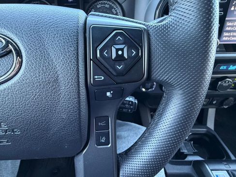 Used 2021 Toyota Tacoma TRD Sport AWD/4WD image 31