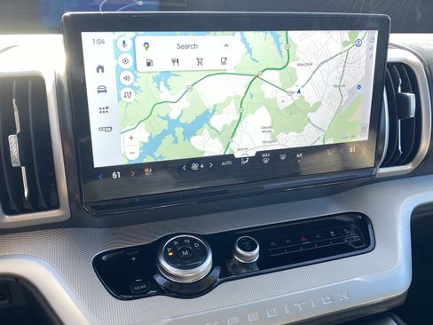 Used 2025 Ford Expedition Active image 22