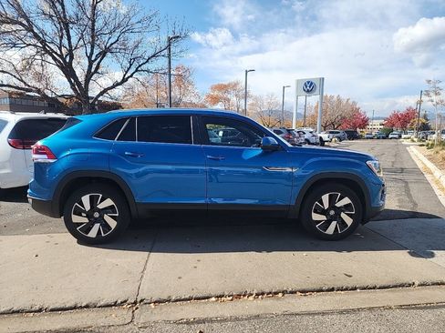 Certified 2025 Volkswagen Atlas Cross Sport SE image 6