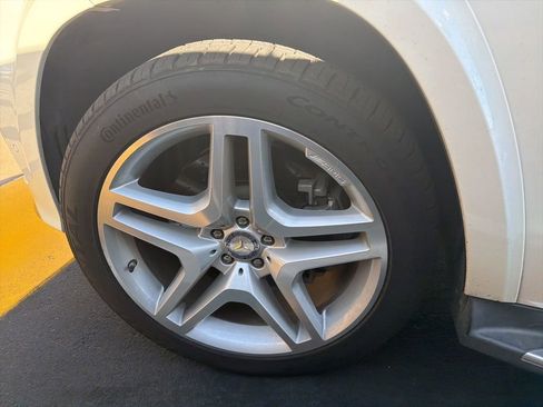 Used 2014 Mercedes-Benz GL 550 4MATIC image 8