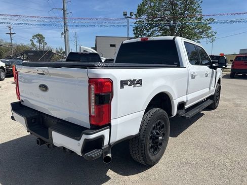 Used 2025 Ford F250 Lariat w/ Black Appearance Package image 9