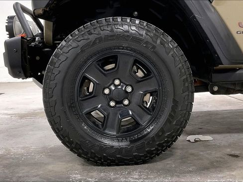 Used 2020 Jeep Gladiator Mojave w/ Trailer Tow Package image 9