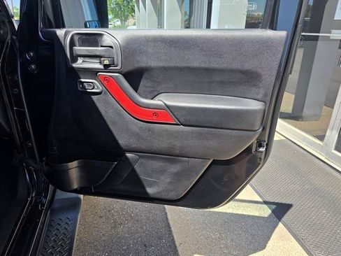 Used 2013 Jeep Wrangler Unlimited Sahara w/ Connectivity Group AWD/4WD image 28