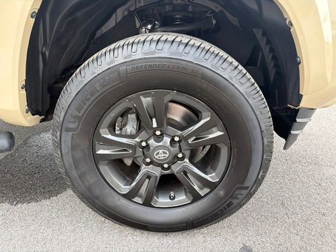 Used 2019 Toyota Tacoma TRD Sport w/ Technology Package RWD image 14