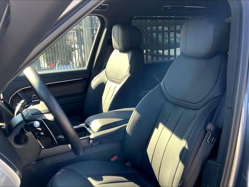 New 2026 Land Rover Range Rover Long Wheelbase SE image 9