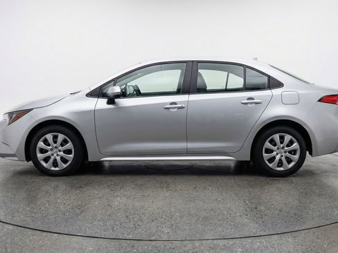 Used 2025 Toyota Corolla LE image 5