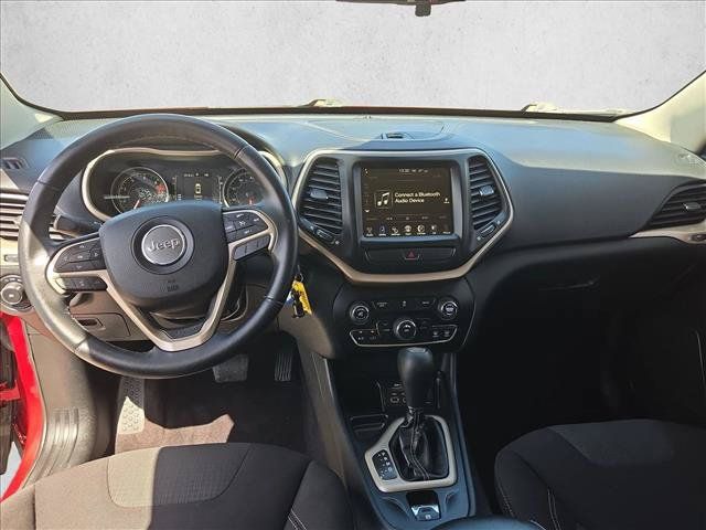 Used 2016 Jeep Cherokee Latitude w/ Comfort & Sound Group FWD image 17