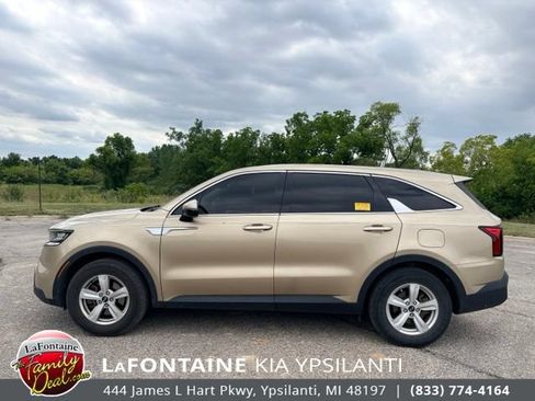Used 2021 Kia Sorento LX FWD image 2