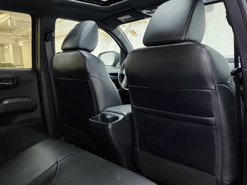 Used 2022 Toyota Tacoma TRD Off-Road w/ TRD Premium Off Road Package image 18