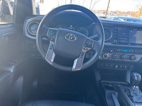 Used 2023 Toyota Tacoma TRD Sport w/ TRD Premium Sport Package AWD/4WD image 15