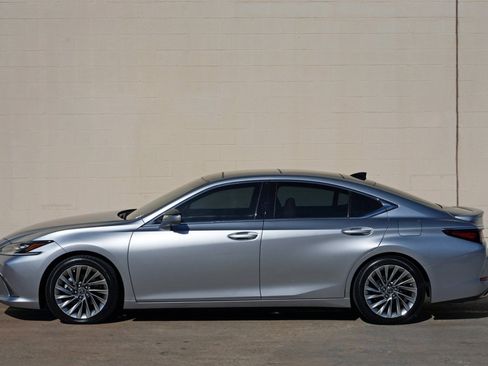 Used 2022 Lexus ES 350 Ultra Luxury w/ Accessory Package 2 image 55