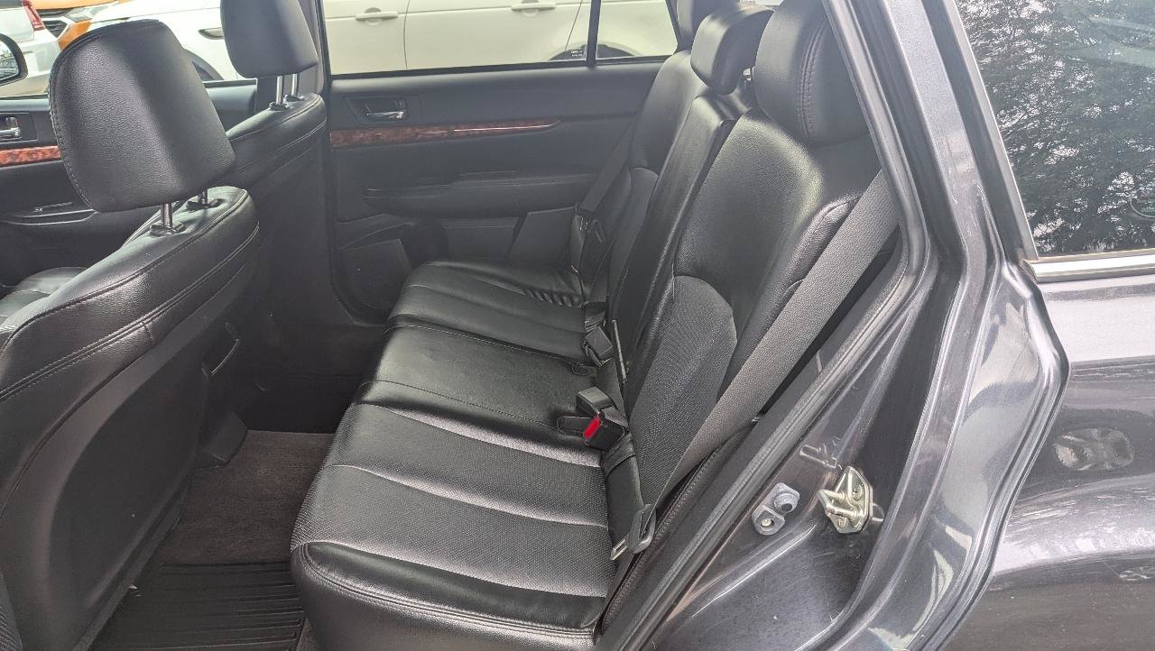 Used 2011 Subaru Outback 2.5i Limited AWD/4WD image 10