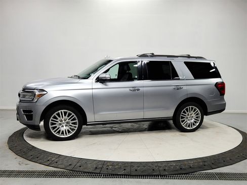 Used 2024 Ford Expedition Limited image 4