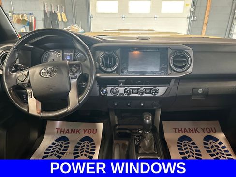 Used 2017 Toyota Tacoma TRD Sport w/ Tow Package (A/T) image 10