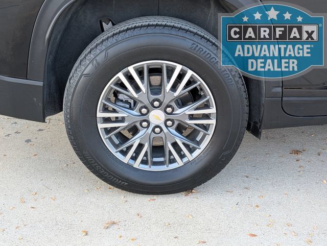 Used 2026 Chevrolet Traverse LT FWD image 3