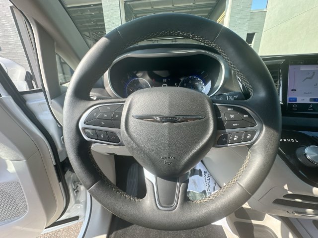 Used 2022 Chrysler Pacifica Touring-L FWD image 17