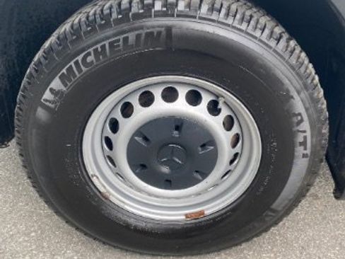 Used 2021 Mercedes-Benz Sprinter 2500 w/ Driver Convenience Package image 33