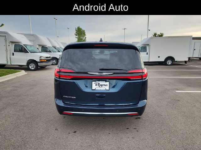 Used 2024 Chrysler Pacifica Touring FWD image 8