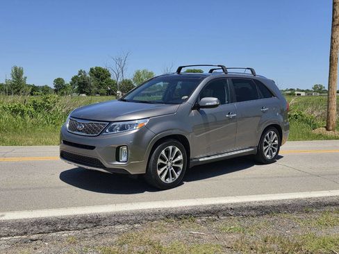 Used 2014 Kia Sorento SX FWD image 2