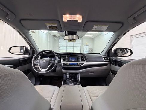 Used 2019 Toyota Highlander LE w/ Protection Package #3 AWD/4WD image 27