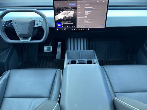 Used 2024 Tesla Cybertruck AWD Crew Cab image 12