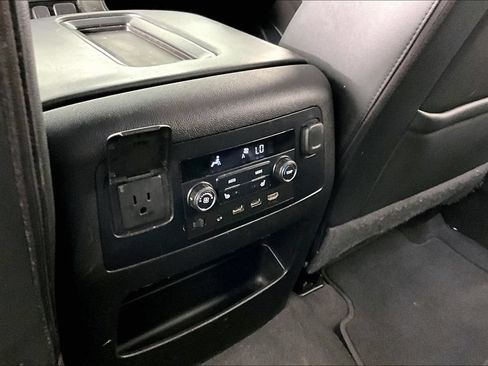 Used 2019 GMC Yukon XL SLT w/ Open Road Package RWD image 8