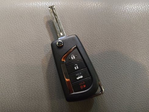 Used 2021 Toyota Camry SE FWD image 32
