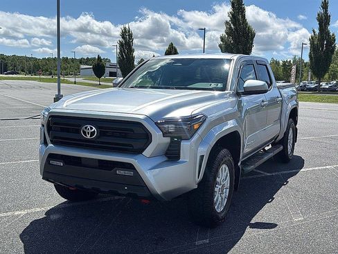 Used 2025 Toyota Tacoma SR5 AWD/4WD image 13