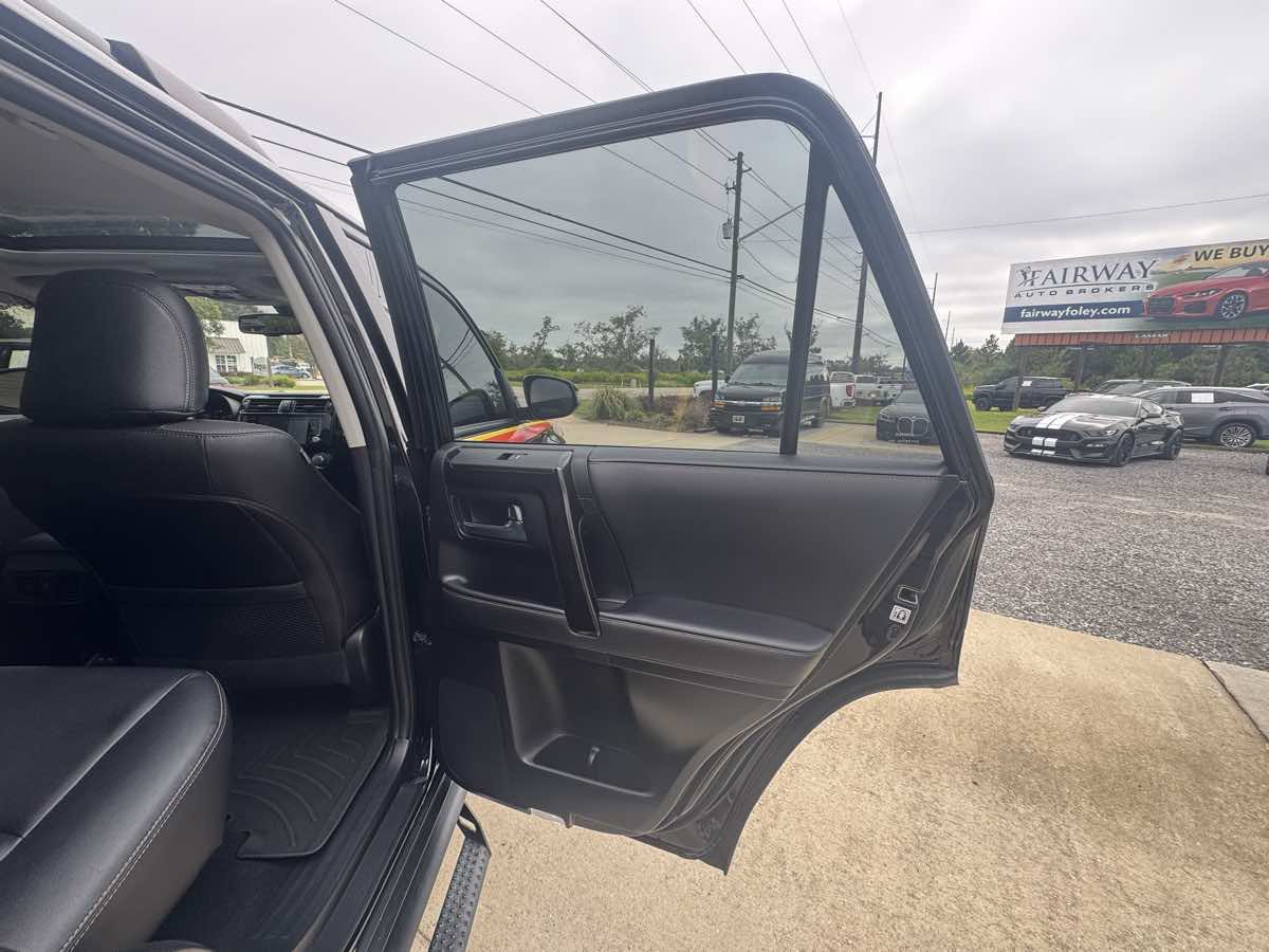 Used 2023 Toyota 4Runner 40th Anniversary SE AWD/4WD image 28