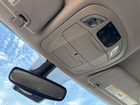 Used 2023 Chrysler Voyager LX FWD image 39