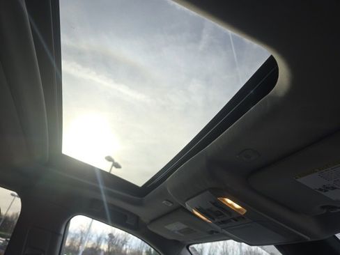 Used 2025 Toyota Highlander XLE image 17