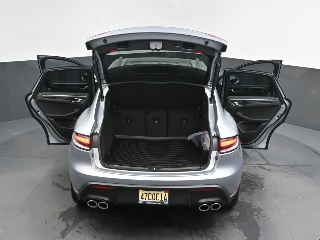 Certified 2026 Porsche Macan AWD/4WD image 39