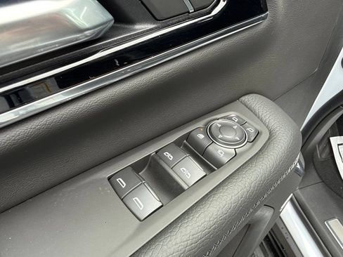 Used 2026 GMC Yukon XL Denali w/ Advanced Technology Package AWD/4WD image 25