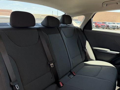 Used 2025 Kia K4 FWD image 36